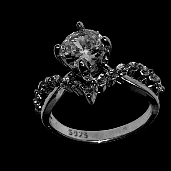 Round Brilliant Engagement Ring S925 - Picture 7 of 8